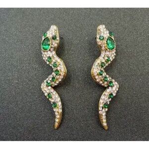 🐍 Betsey Johnson stunning emerald green crystal embellished snake earrings 🐍